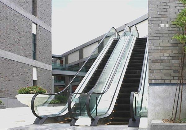 automatic commercial escalator for outdoor