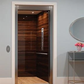 Casa umanizzata che utilizza l'ascensore residenziale Roomless a macchina